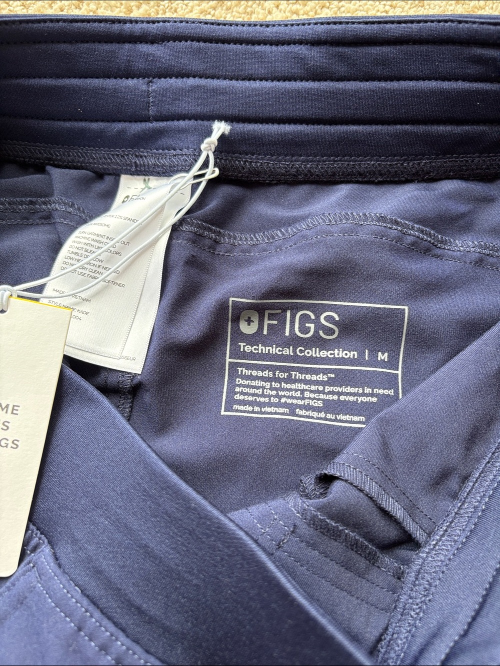Women’s FIGS Kade Cargo Pants - Picture 4 of 7